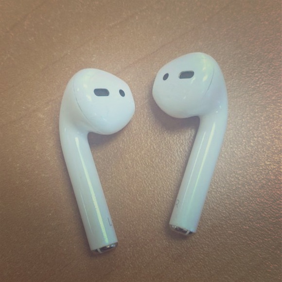 Air Pods 2nd Generation - Picture 1 of 8